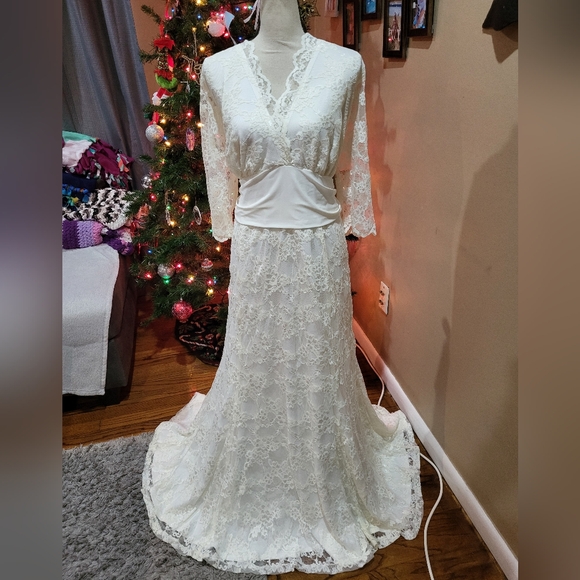 amour lace wedding dress by kiyonna Kiyonna Bella Lace Dress